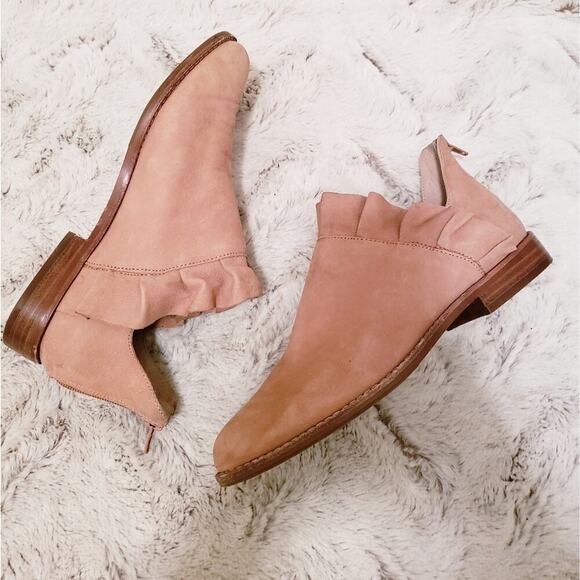 SOLE SOCIETY TAUPE RUFFLE BOOTIE SIZE 7.5M - Picture 4 of 7